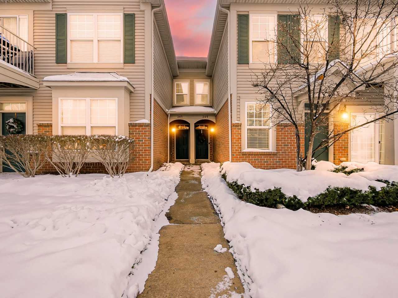 AVAILABLE NOW! Charming 2-Bed Home in the Heart of Wixom