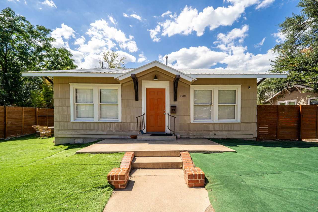 UT PRE-LEASE: 5 bed / 3 bath Remodeled West Campus House, Walk to UT, entertainment, restaurants, and more.