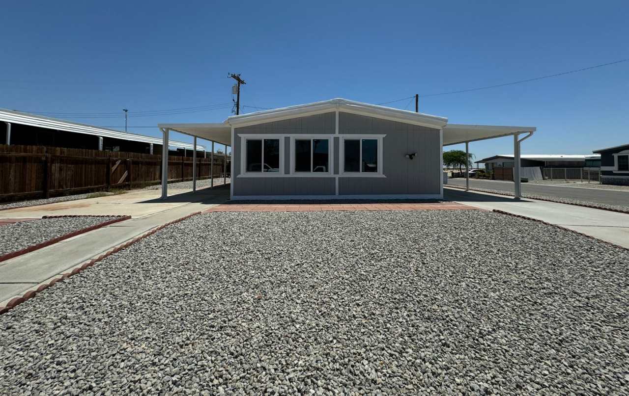 AVAILABLE NOW!! 3 Bed / 2 Bath Home in Thousand Palms