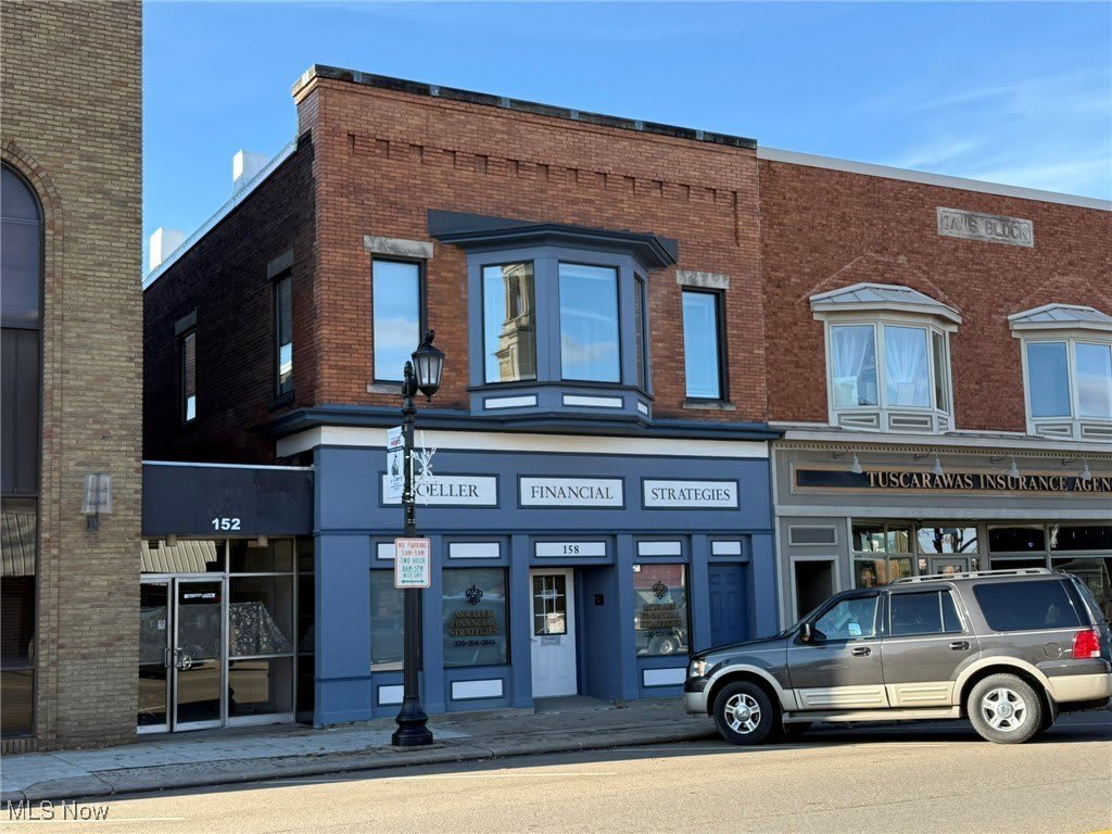 158 N Broadway Street unit: Upper