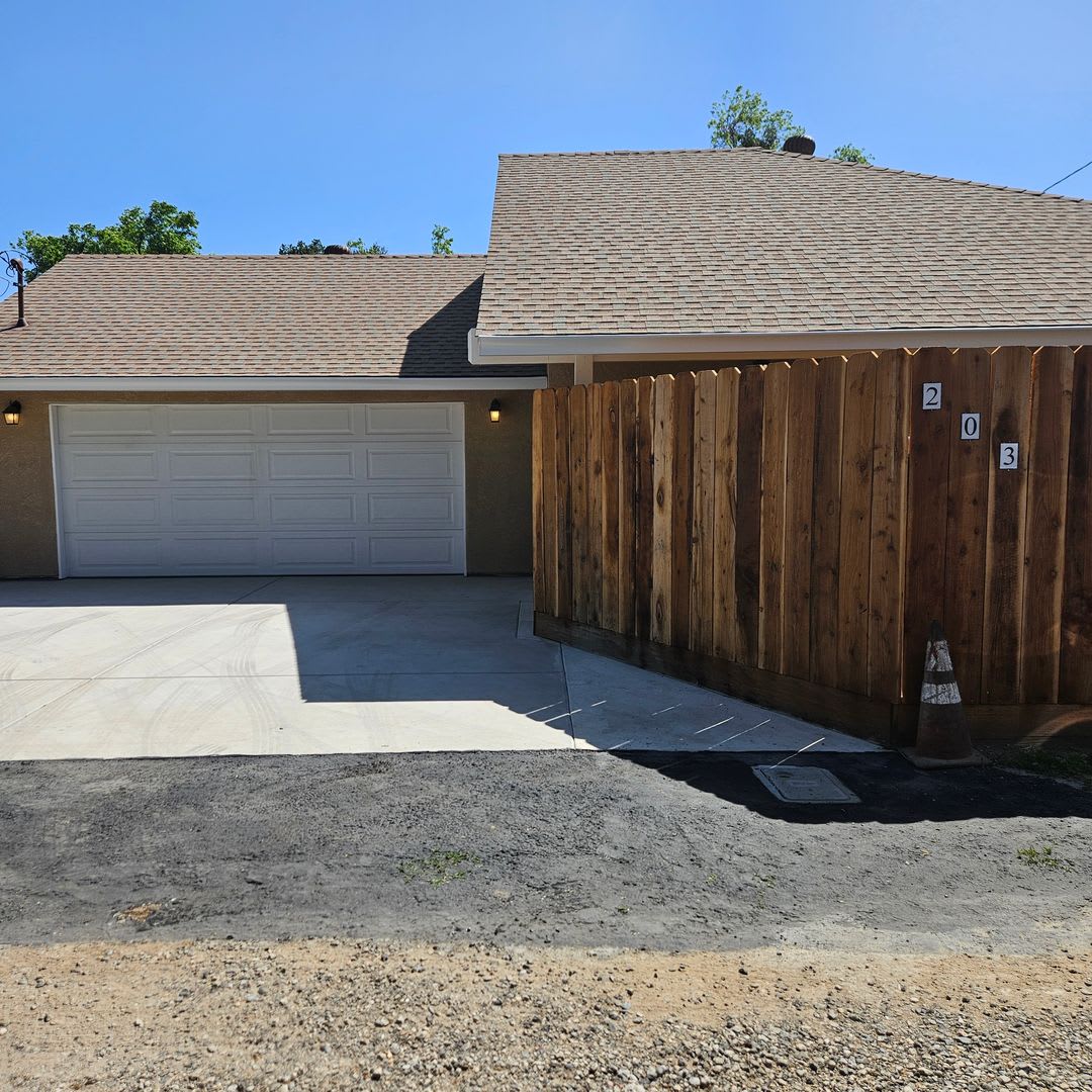 Charming 2 Bedroom Home Located in La Loma Area