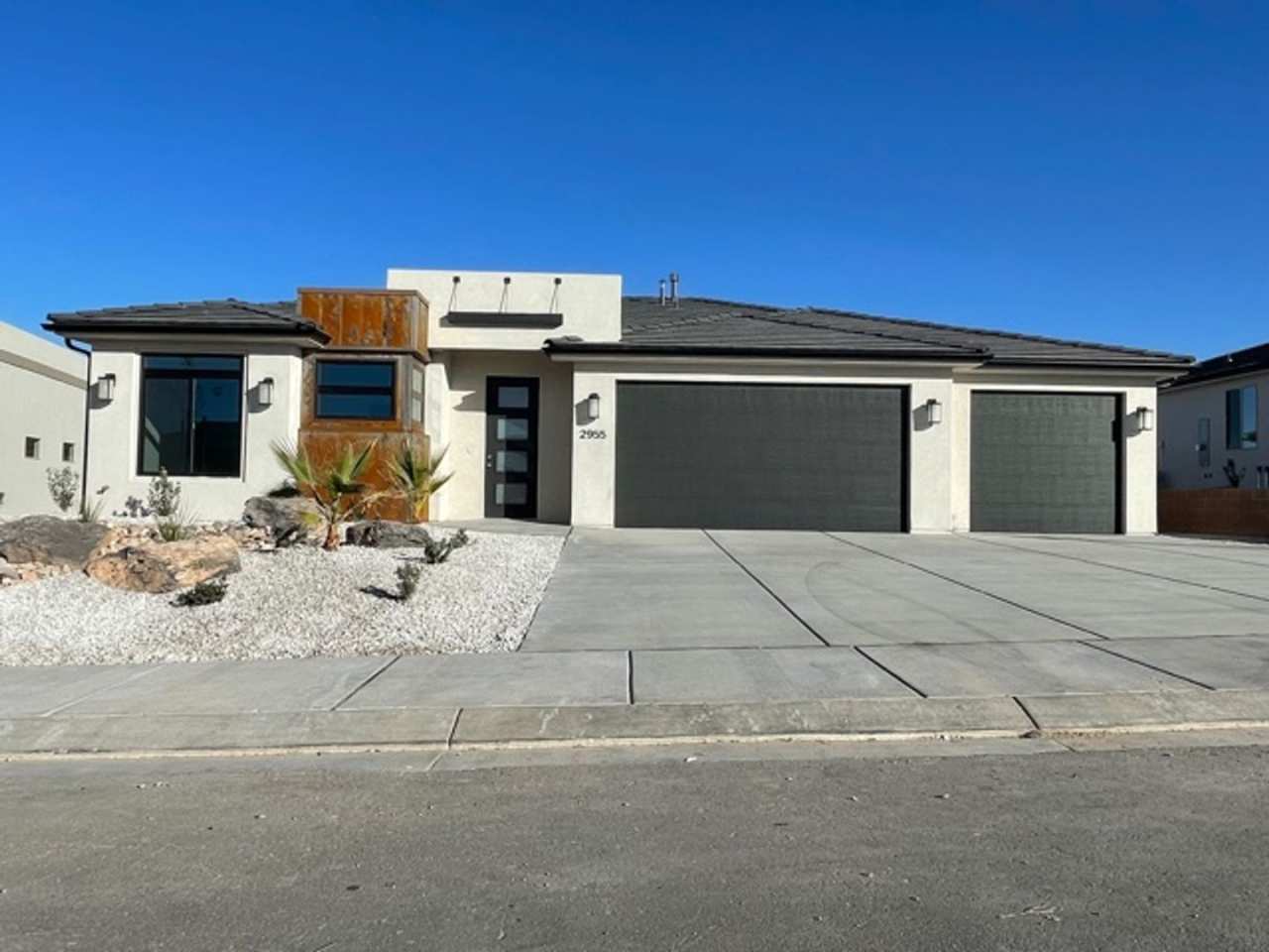 Desert Edge Home! 4 car garage! Price reduced!