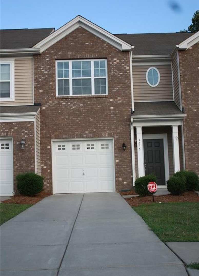 Beautiful Townhome in coveted Steele Creek - Berewick