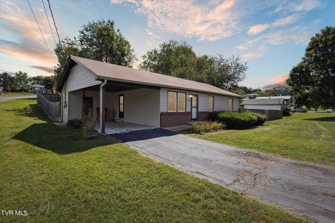 3201 Buckingham Drive