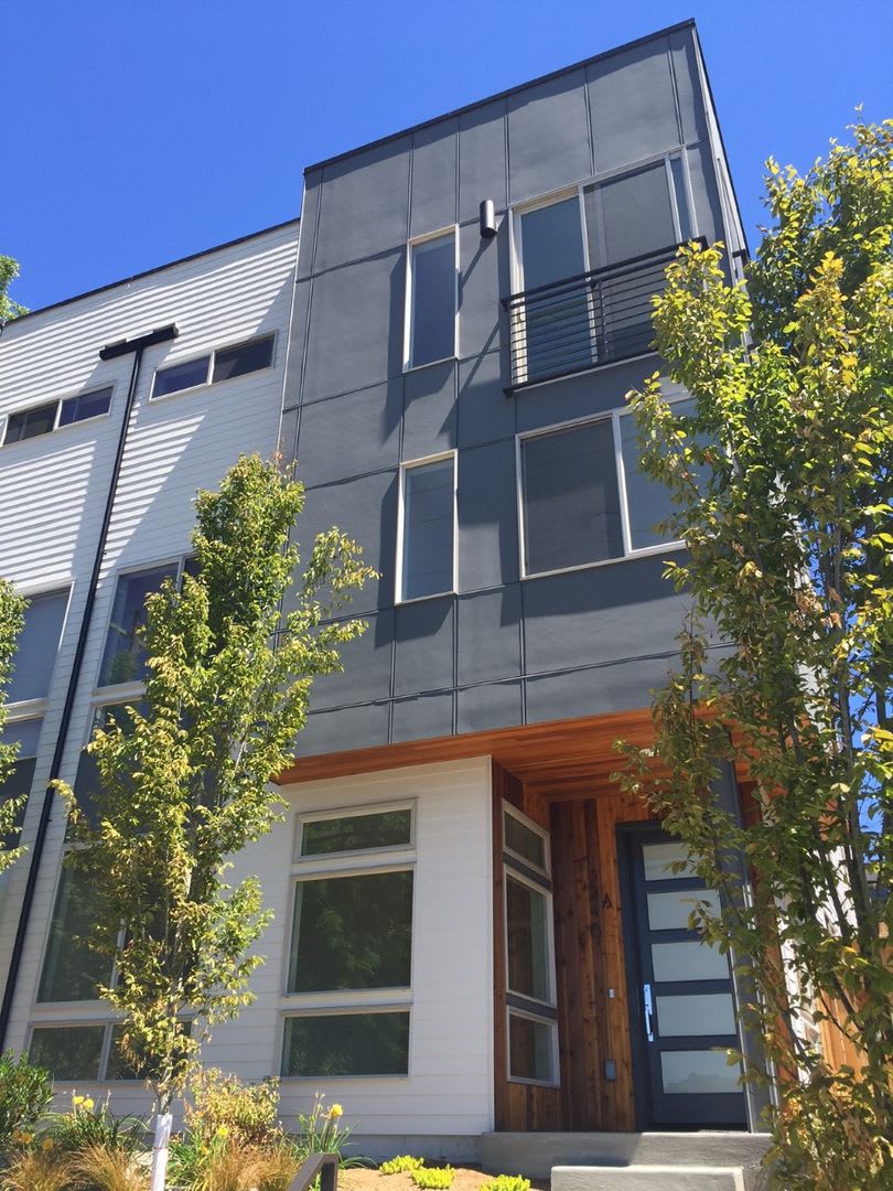 3 bd 2.5 bath Queen Anne house with AC