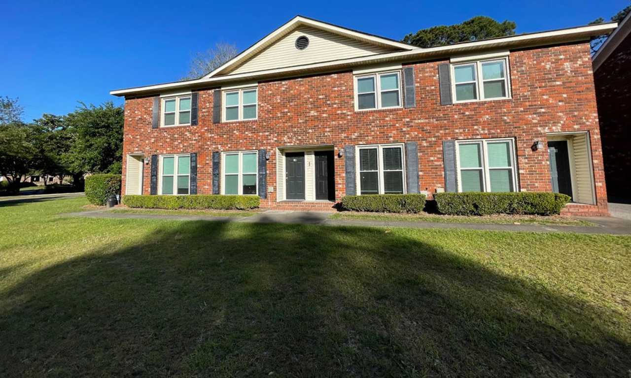 Available 10/15. Water included! Great 2BR/1.5 BA Townhouse in Central James Island!