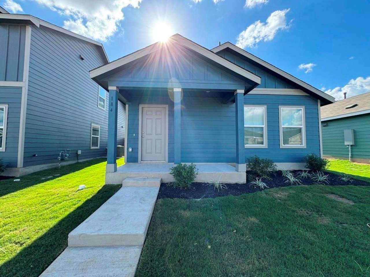 Half month's off the first full month's rent IF lease starts by 12/1/2025! Great 3 bedroom 2 bath home available in Waterstone Subdivision!