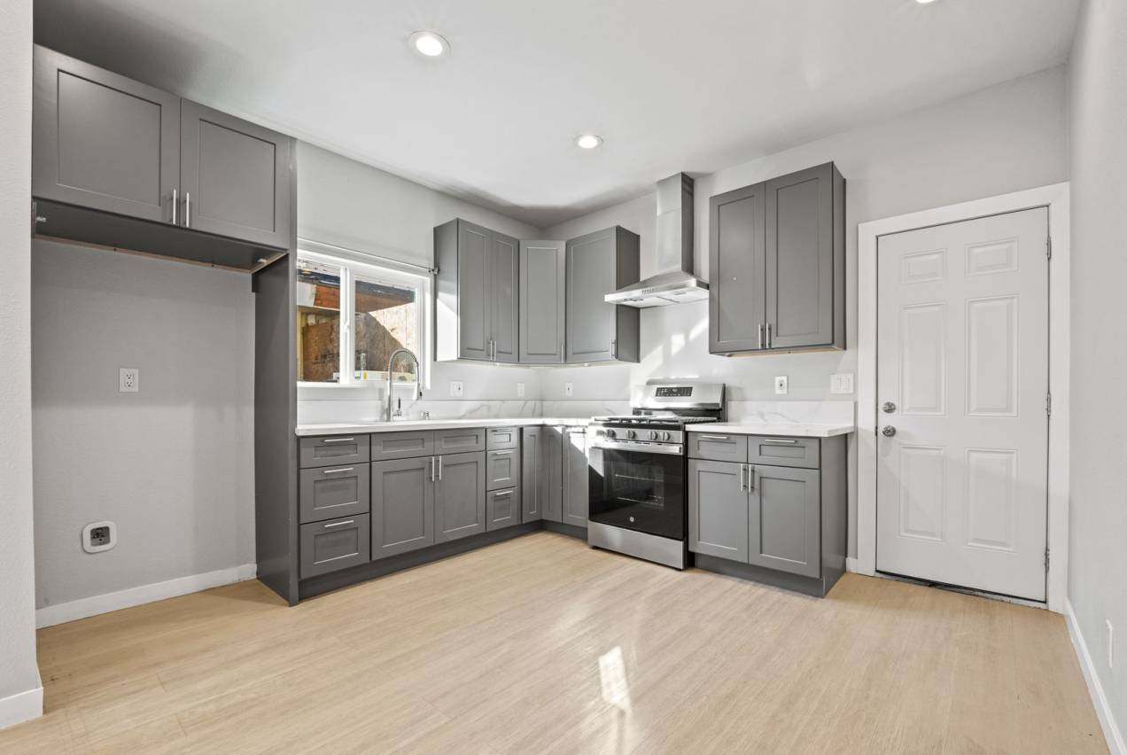 Showing Times: to schedule a viewing, please contact us