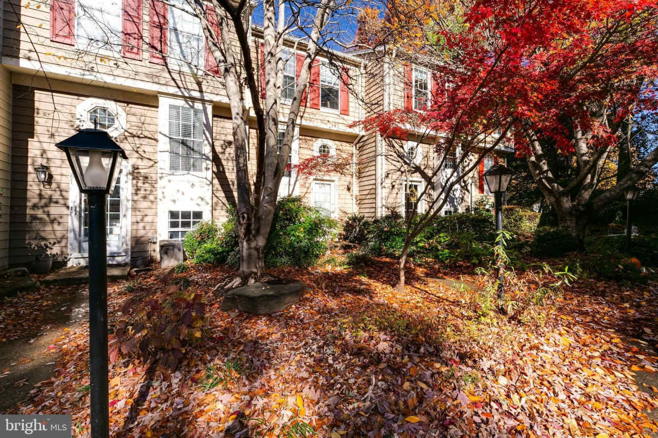 1589 WOODCREST Drive