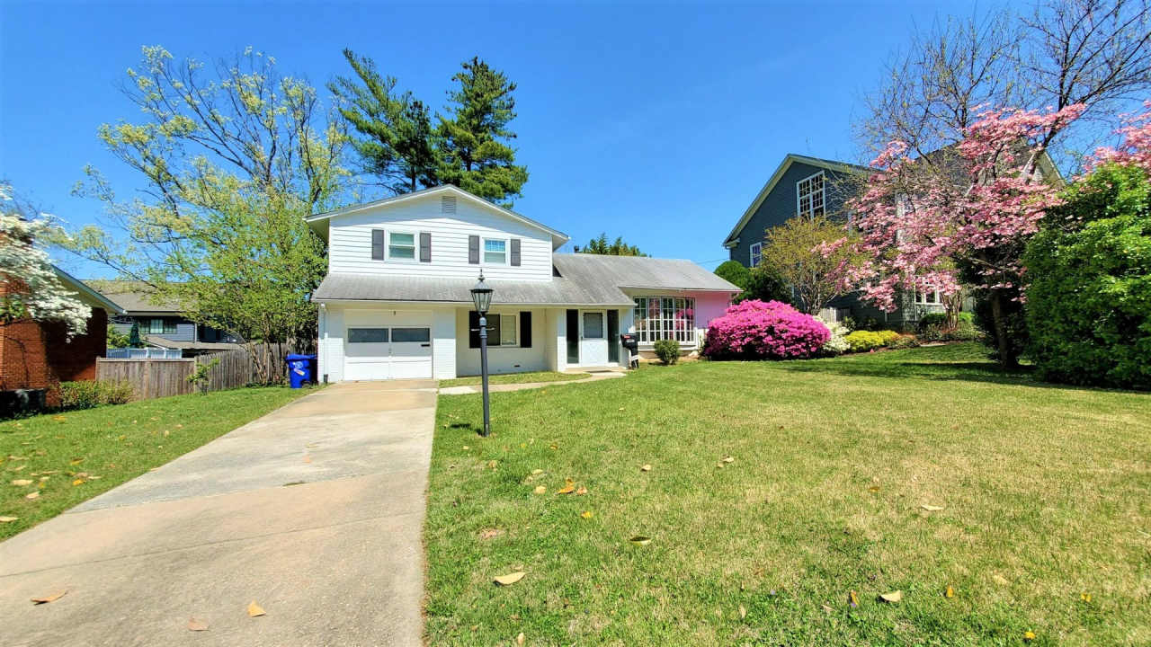 Awesome 3 Bedroom/3 Full Bath Split Level Home in close in Bethesda!