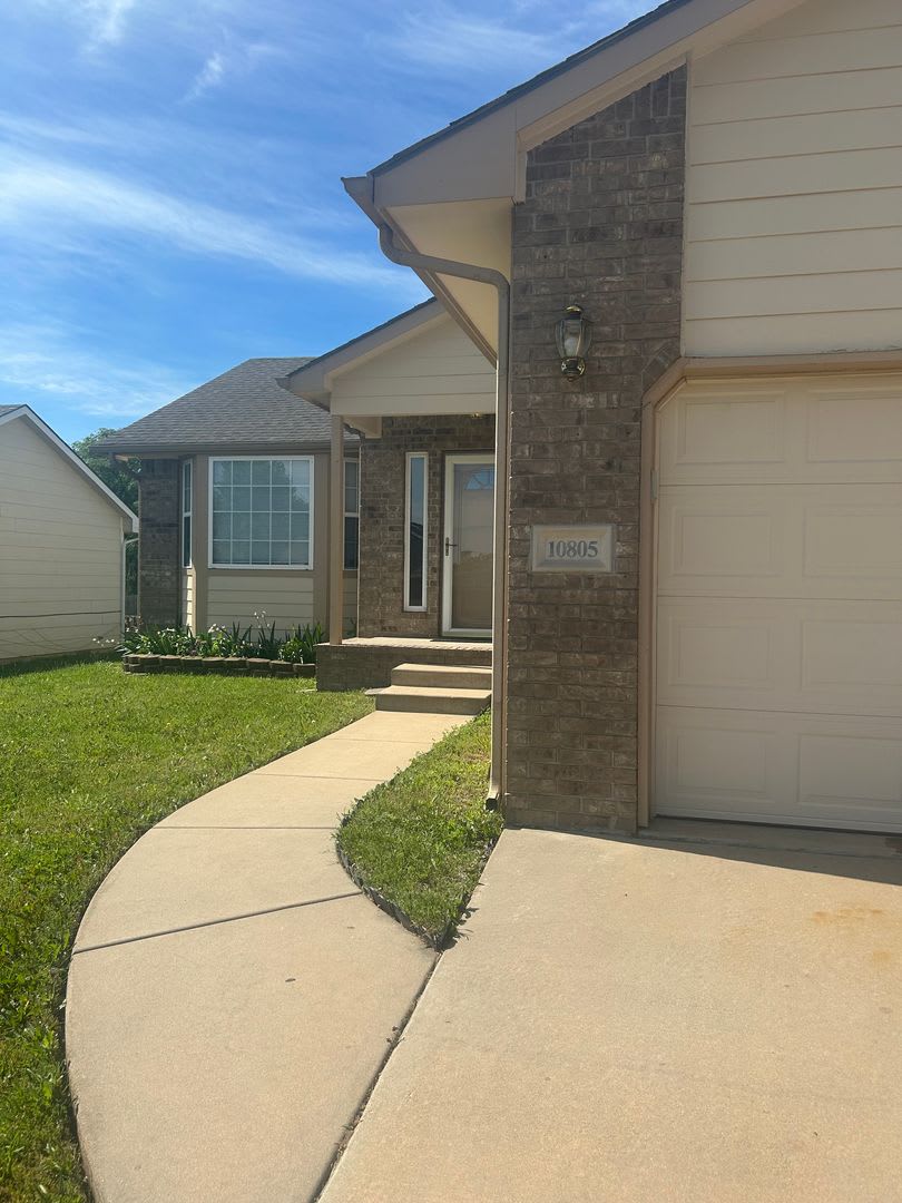 3 Bedroom Home with Finished Basement - Close to Mcconnell AFB