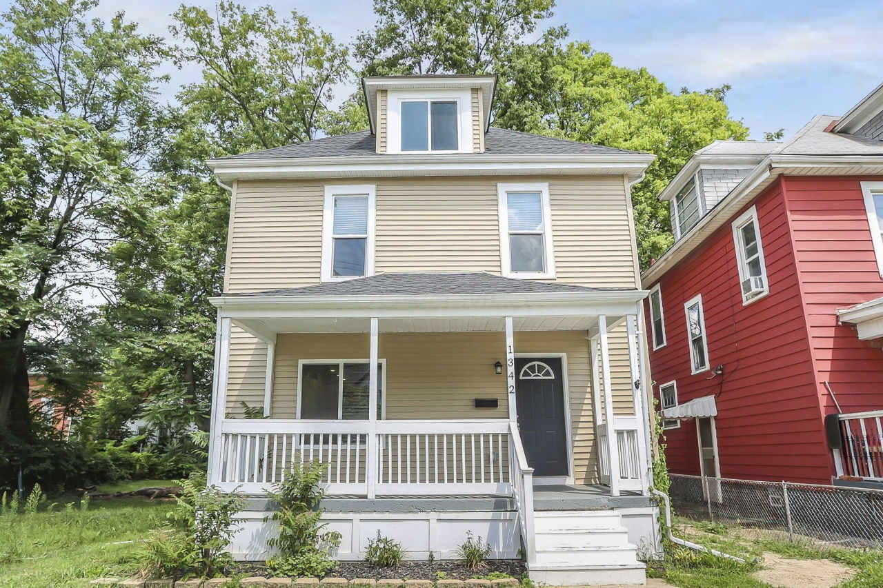 1342 E Fulton Street