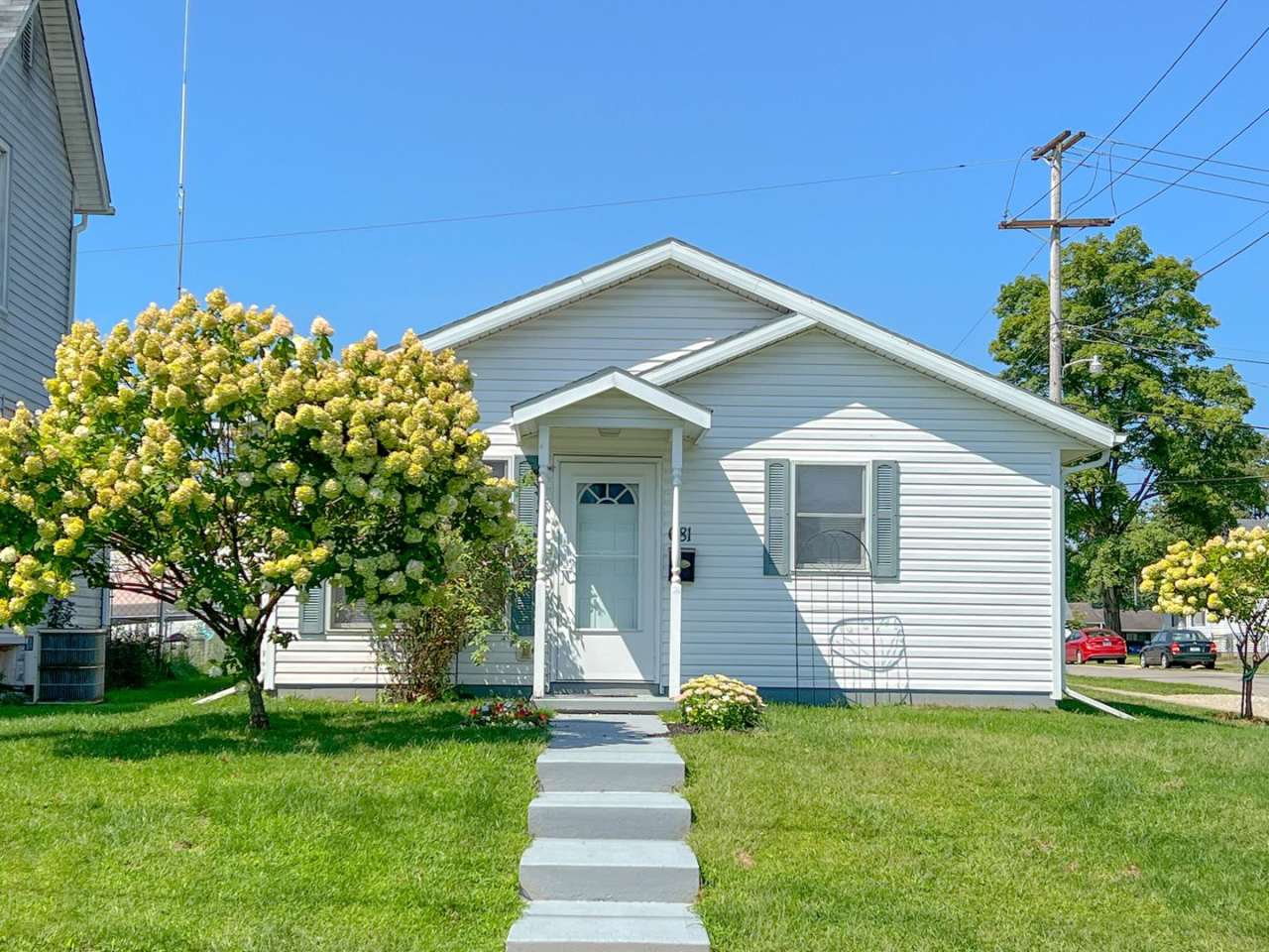 Gorgeous 3BR Ranch Rental Home in Newark - Available Mid August!