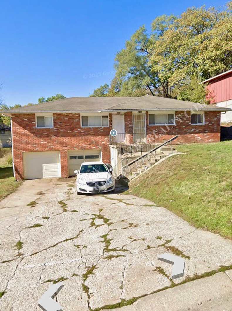 Cozy 2 Bed 1 Bath Duplex in KCK-Available NOW!!