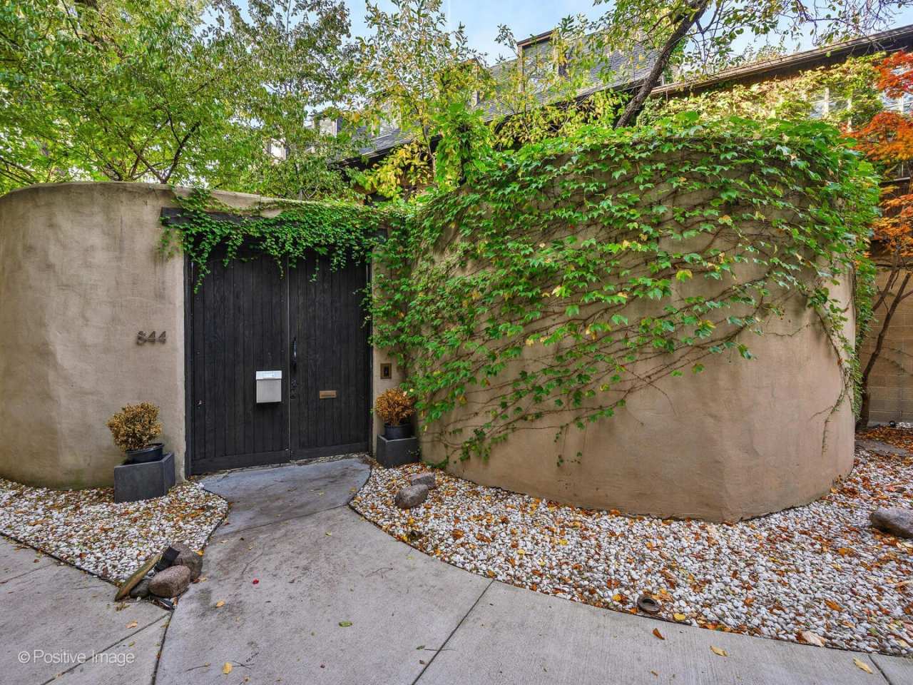 844 W ALTGELD Street