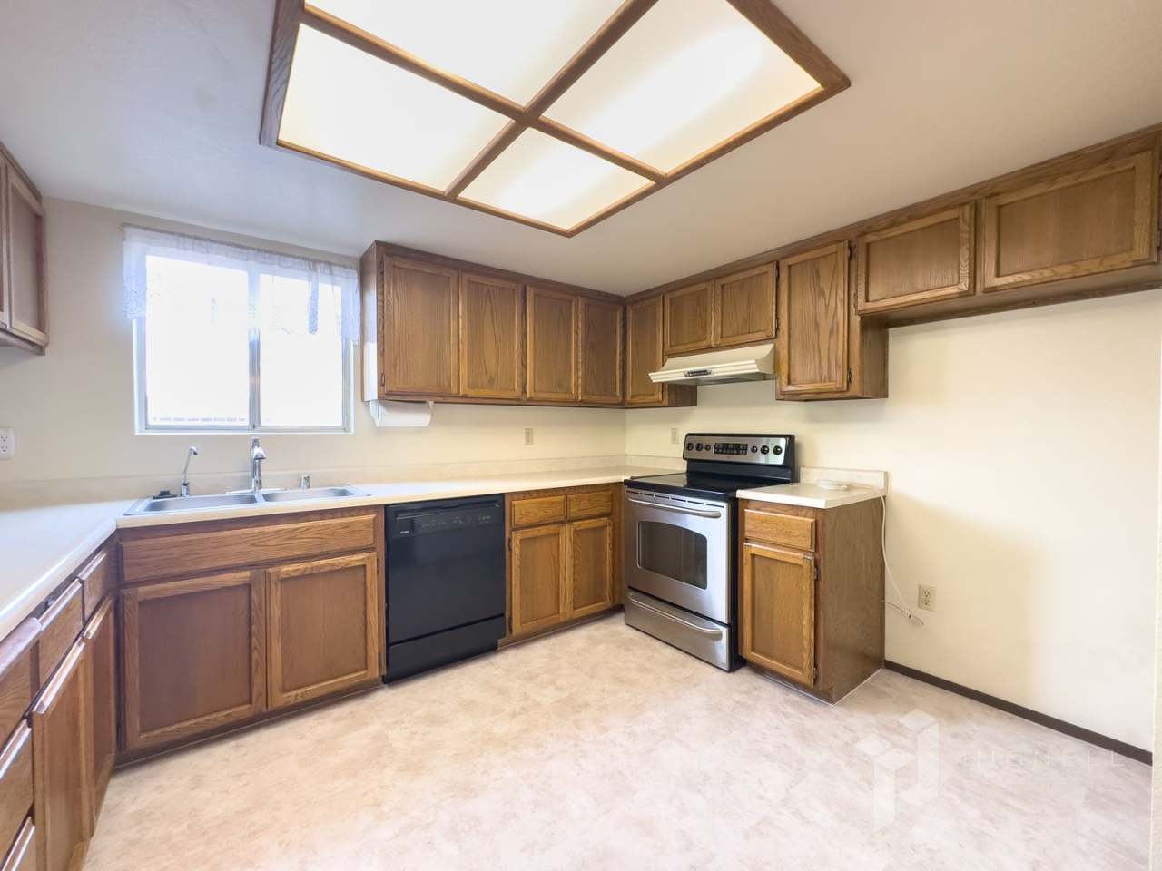 MOVE IN SPECIAL $300 OFF FIRST MONTHS RENT