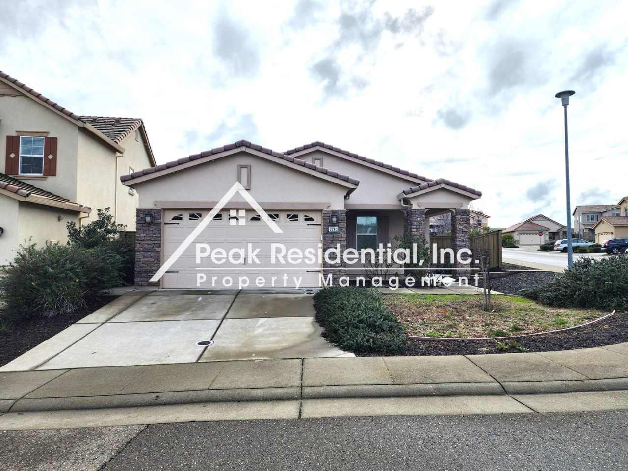 Beautiful 4bd/2ba Folsom Home with 2 Car Garage