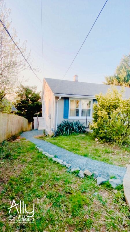 879 Ridge Street - D