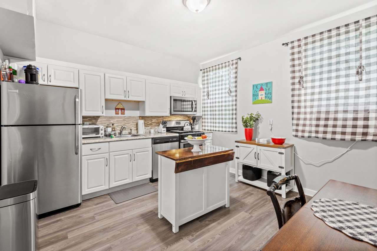 Sensational 2 bedroom home in Beechview available May 1!