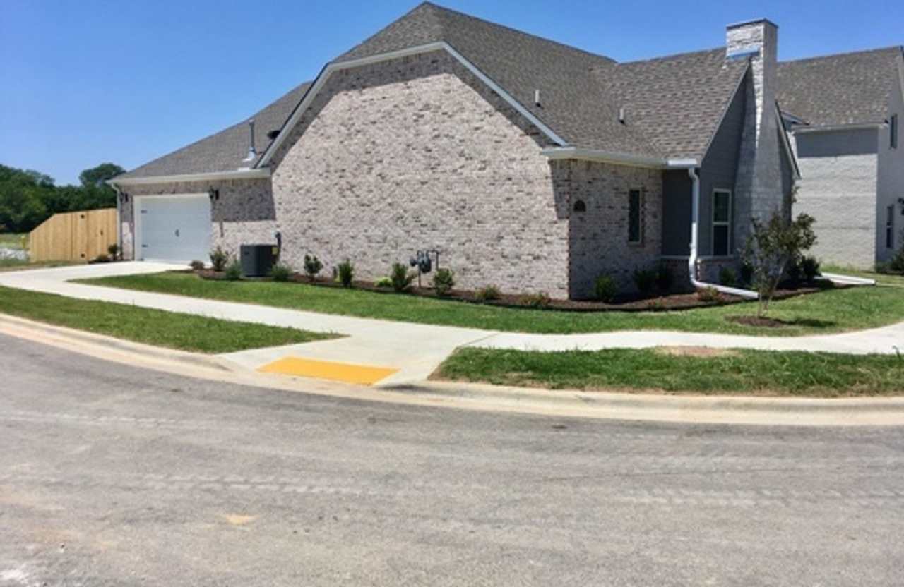 Charming 3 Bedroom 2 Bath With Bonus Room For Rent Fayetteville!