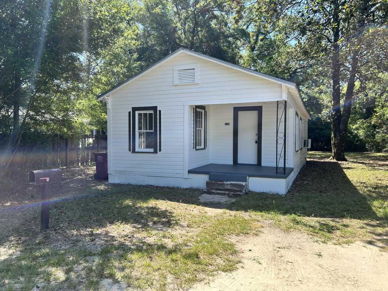 209 E Griffith Avenue