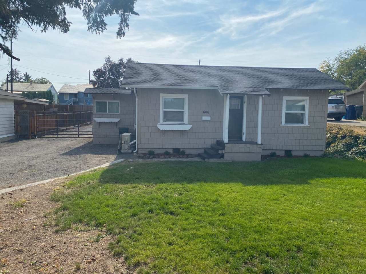 Gem Located In Central Selah; Spacious 2-Bedroom Retreat with Private Yard  Lots Of Storage!