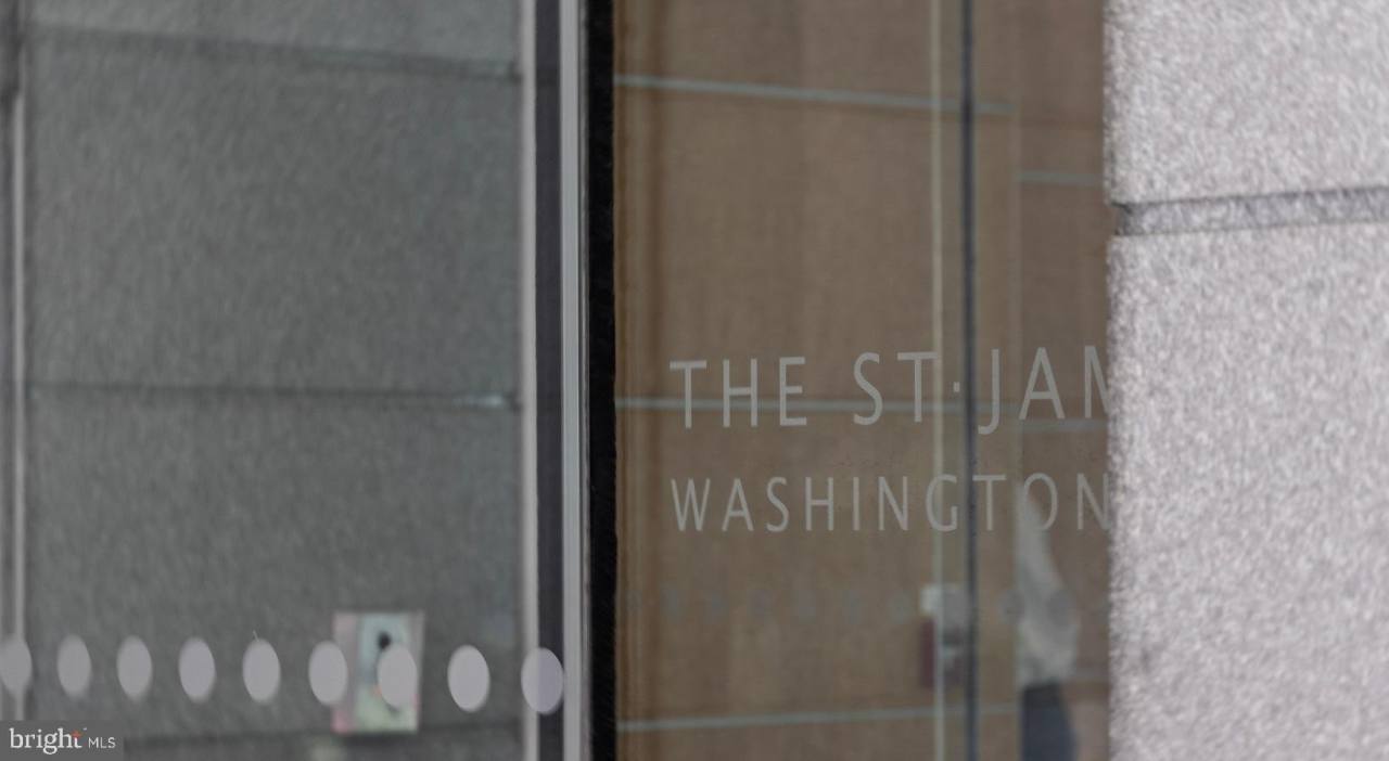 205 W WASHINGTON Square unit: 2203