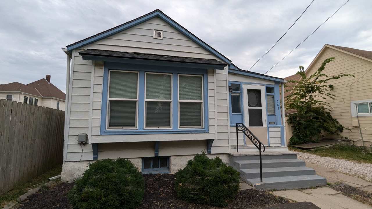 2-bedroom home close to shopping and transit
