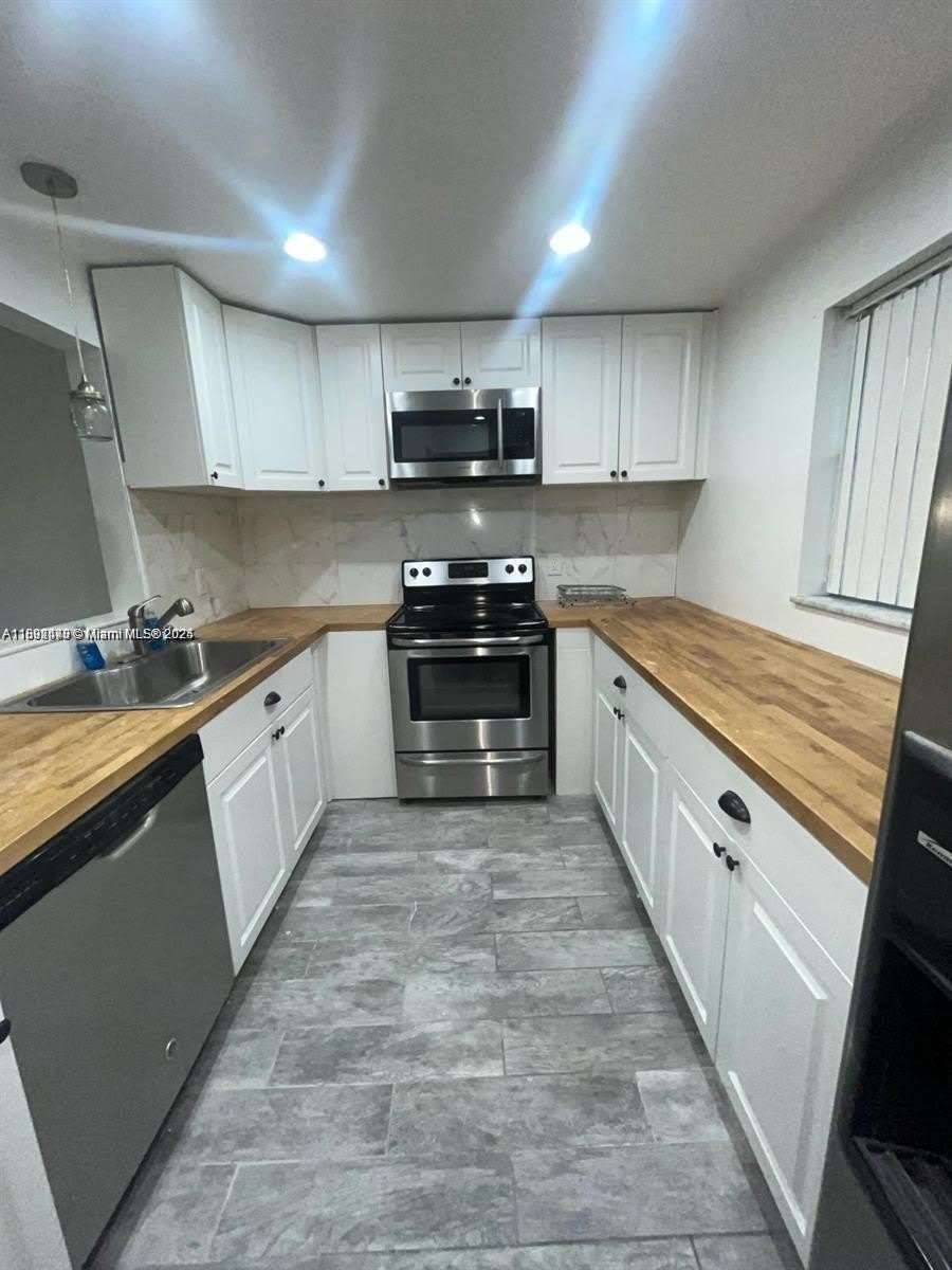 8000 Lagos De Campo Blvd