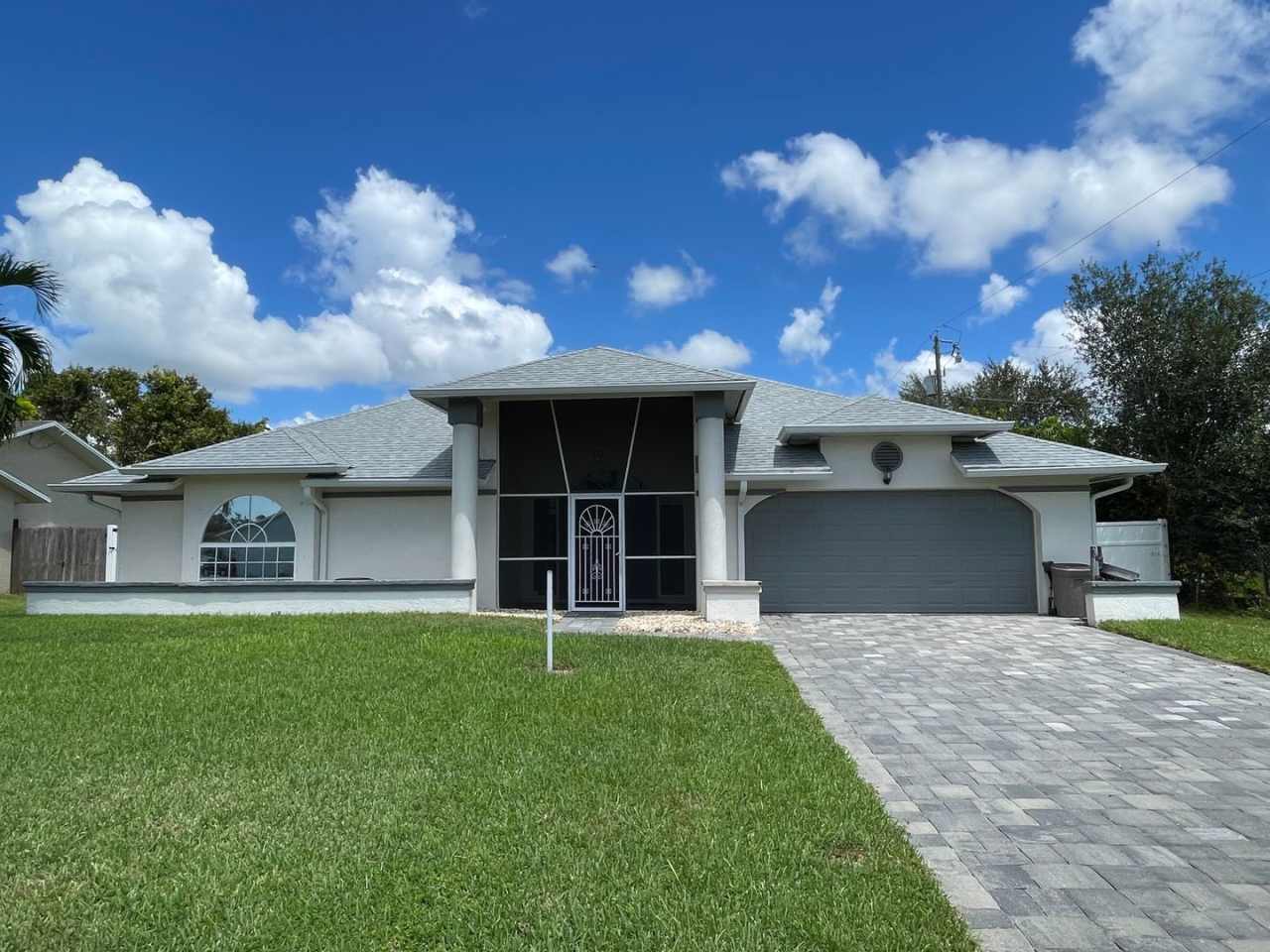 ANNUAL RENTAL - 3 BED / 2 BATH HOME IN SAN CARLOS PARK