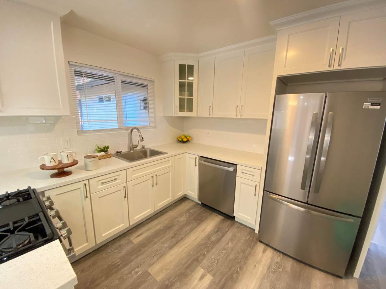 Advent - Large  Beautiful Home W/ Two Car Garage  Pool!