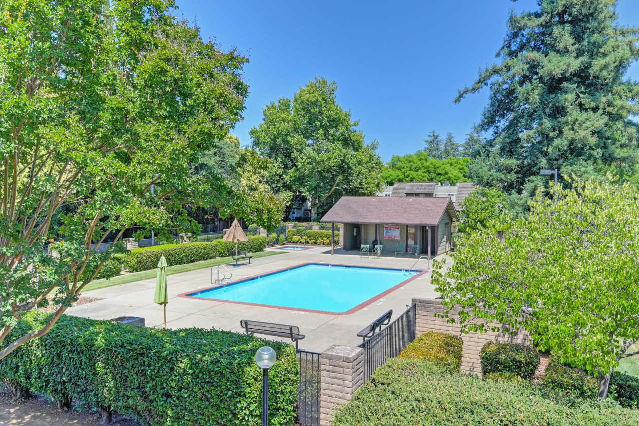 Prime location near downtown, airport, dining 1 bed 1 bath