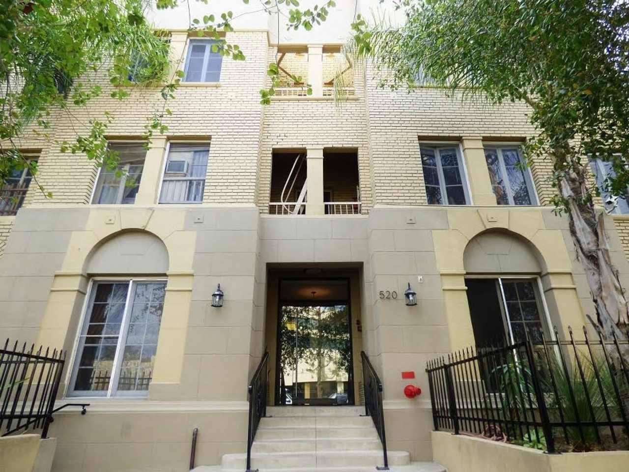 Elk Villas...Newly Remodeled Gorgeous Apartments...Prime Location!