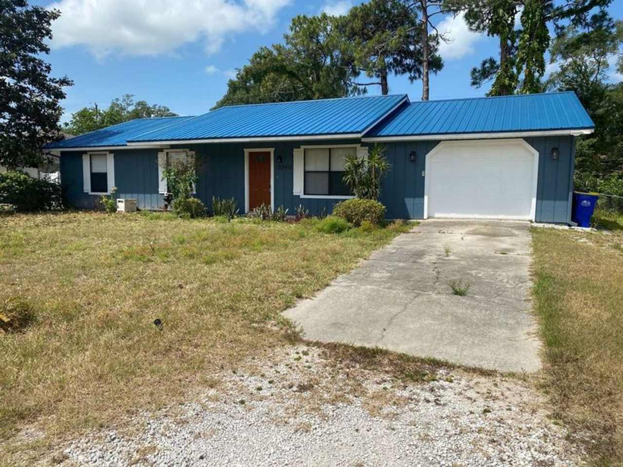 3 Bedroom 2 Bath Home in Edgewater for RENT!