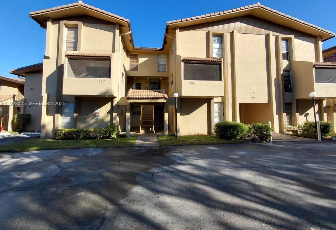 11101 Royal Palm Blvd