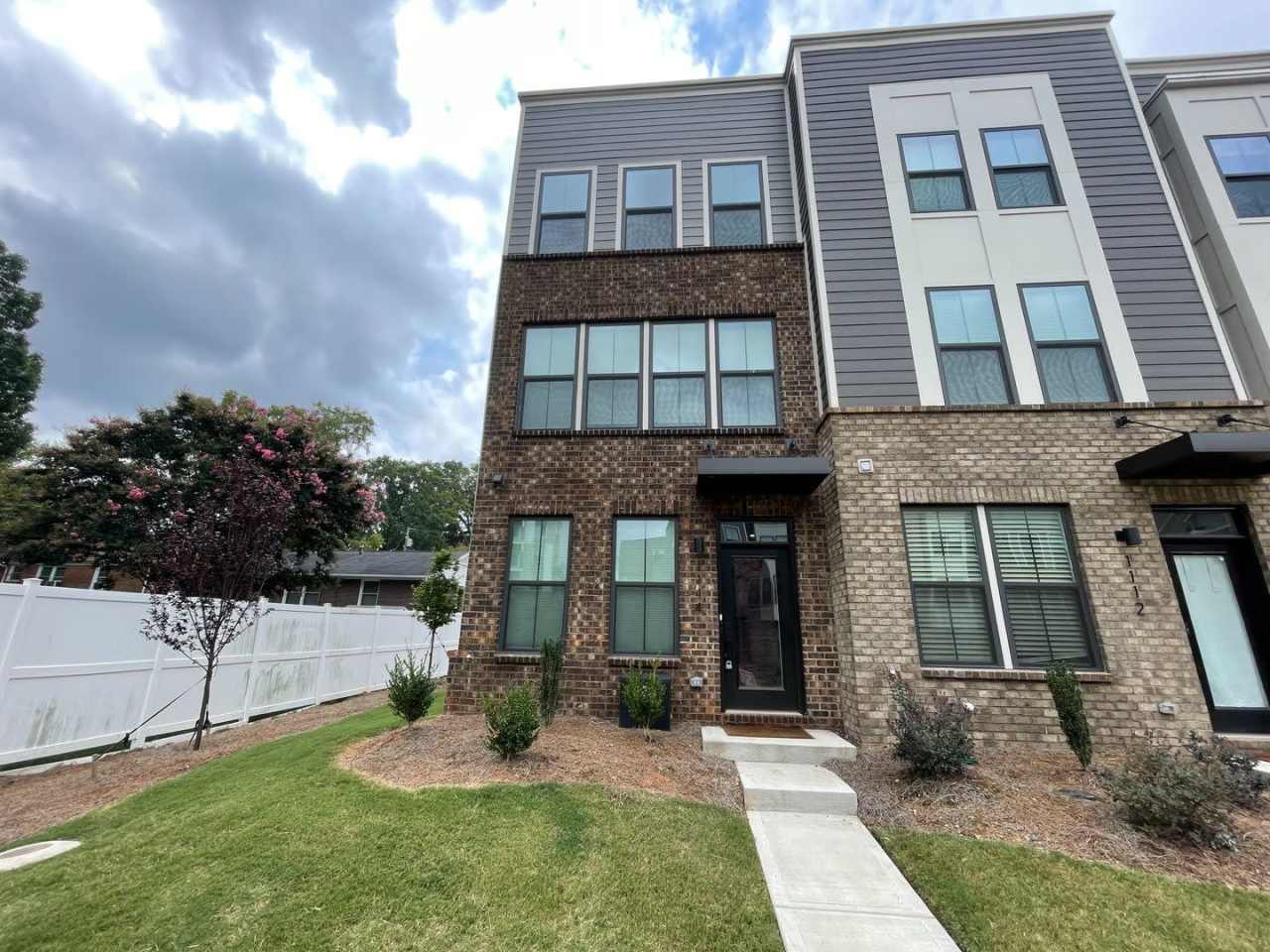 Room in 3 Bedroom Townhome at 1114 Gleason Wy