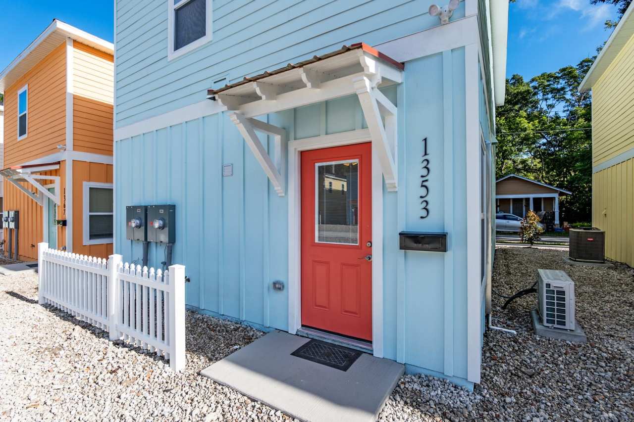 Studio Walking Distance to Campus