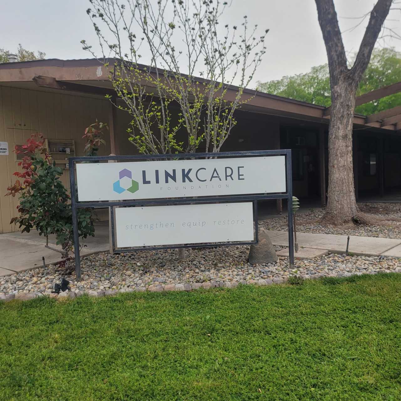 1696 W. Shaw Ave-108