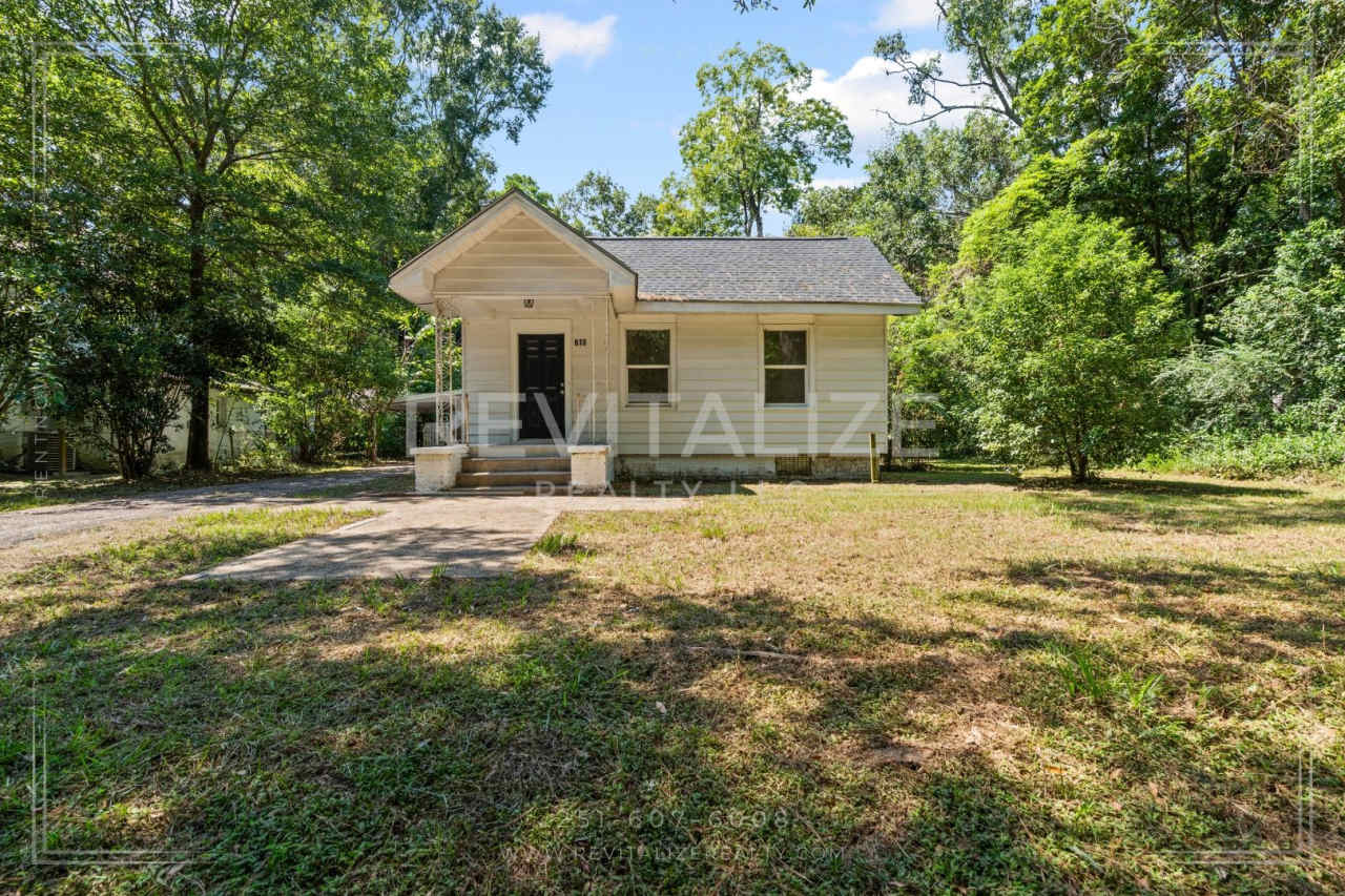 Charming 3 Bed 2 Bath Bungalow in Mobile