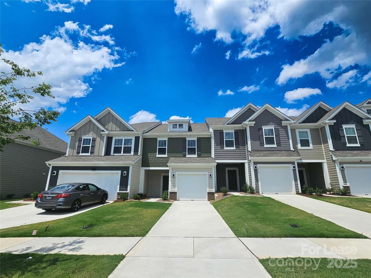 2744 Yeager Drive NW