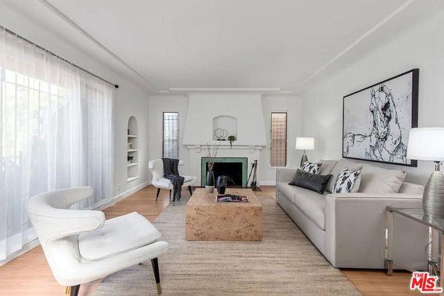 1112 South Point View Street