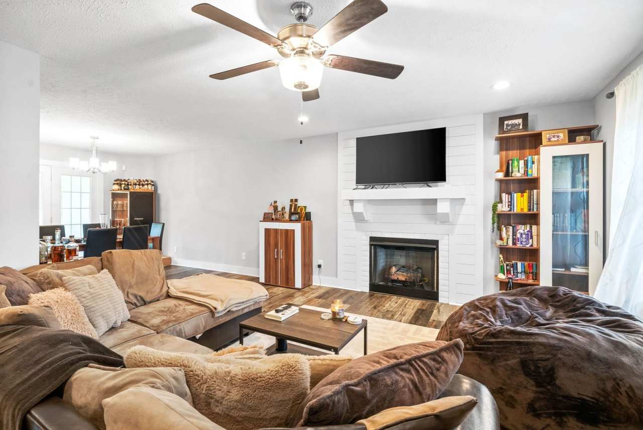 Beautiful 4 Bedroom Home For Rent!