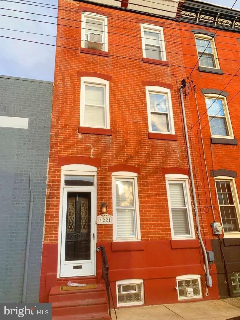 1221 N MASCHER STREET