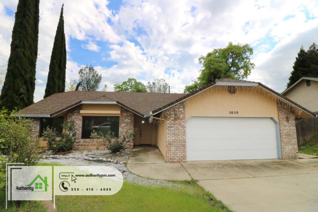 2659 Howard Dr - Country Heights Neighborhood | Additional Family Room | Pets Are Welcomed!