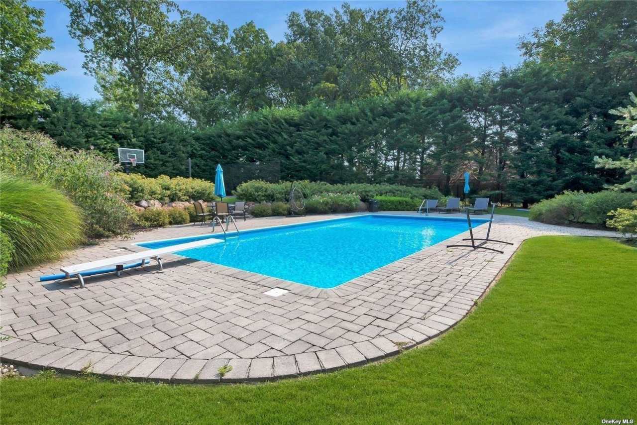 1460 Hillcrest Drive