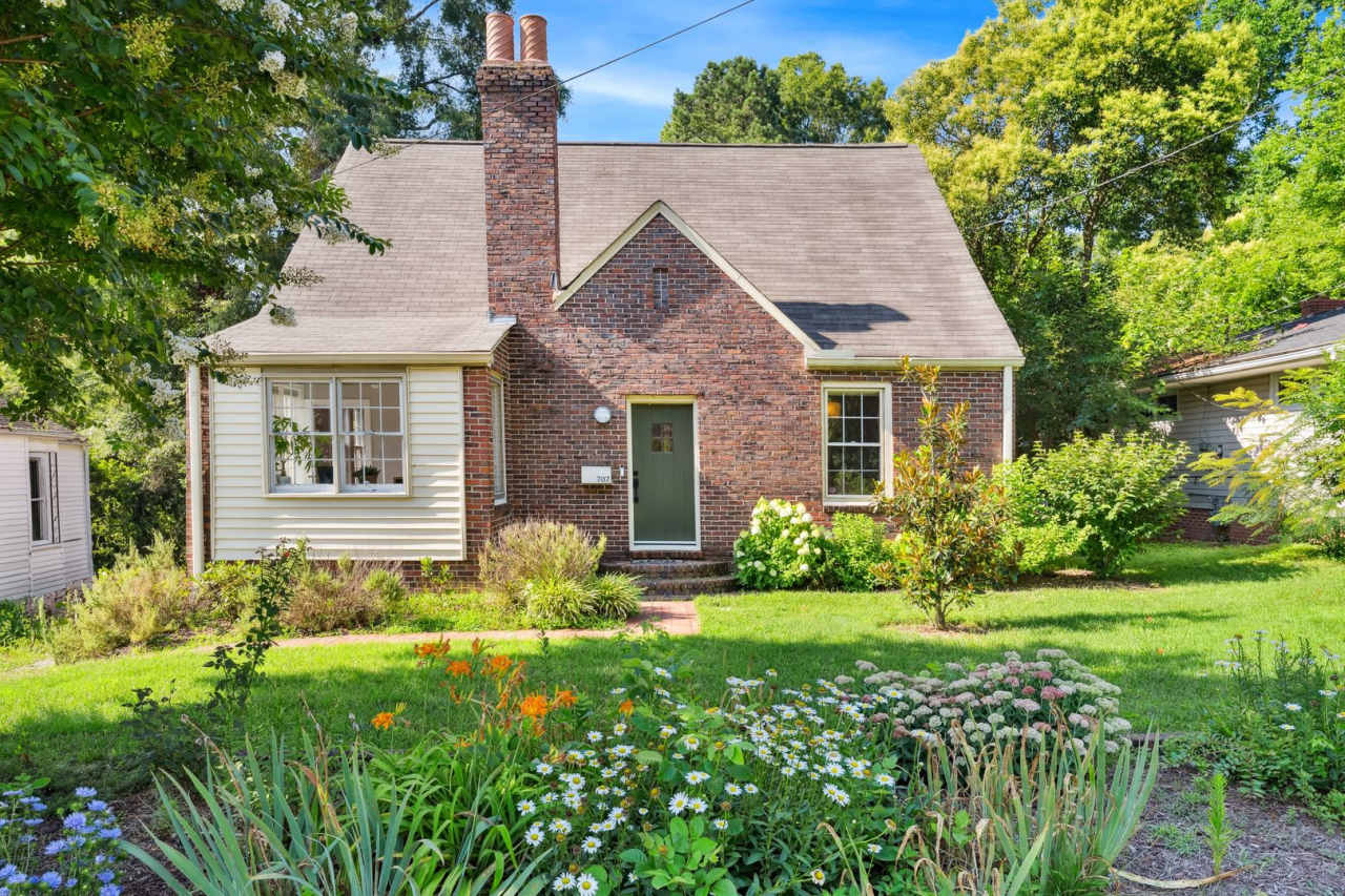 3bd/2ba Two-Story Home in Durham Only 1 Mile from Downtown!