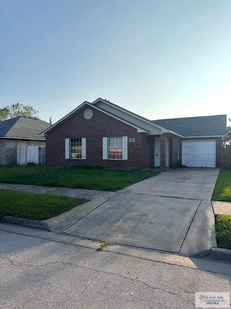 Charming 4 Bedroom Home in a Nice, Family-Friendly Brownsville Neighborhood