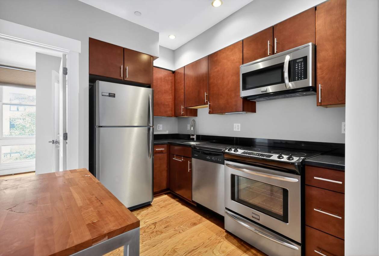 Chic 1-Bedroom Condo in Columbia Heights – Steps from Metro, Parks  Cafés