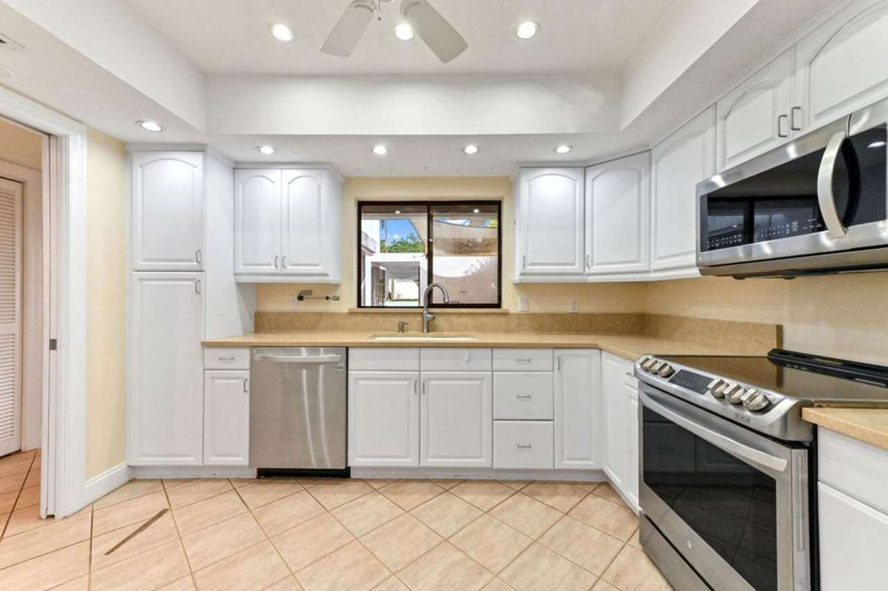 1900 Presidential Way 1-F, West Palm Beach, FL 33401