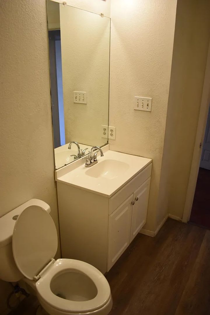 Room in 2 Bedroom Home at West Loop